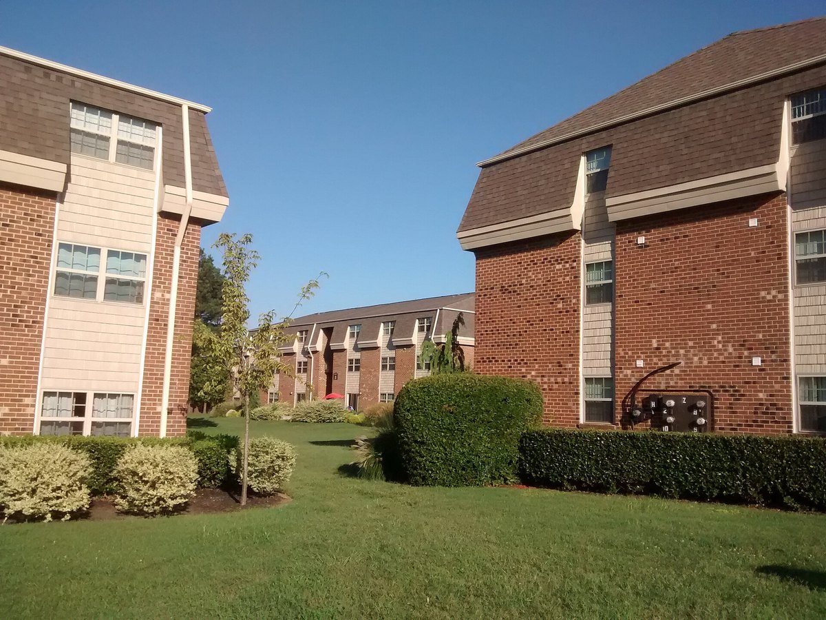 Former Old Well apartments, now Collins Crossing, Carrboro, 15 August 2016