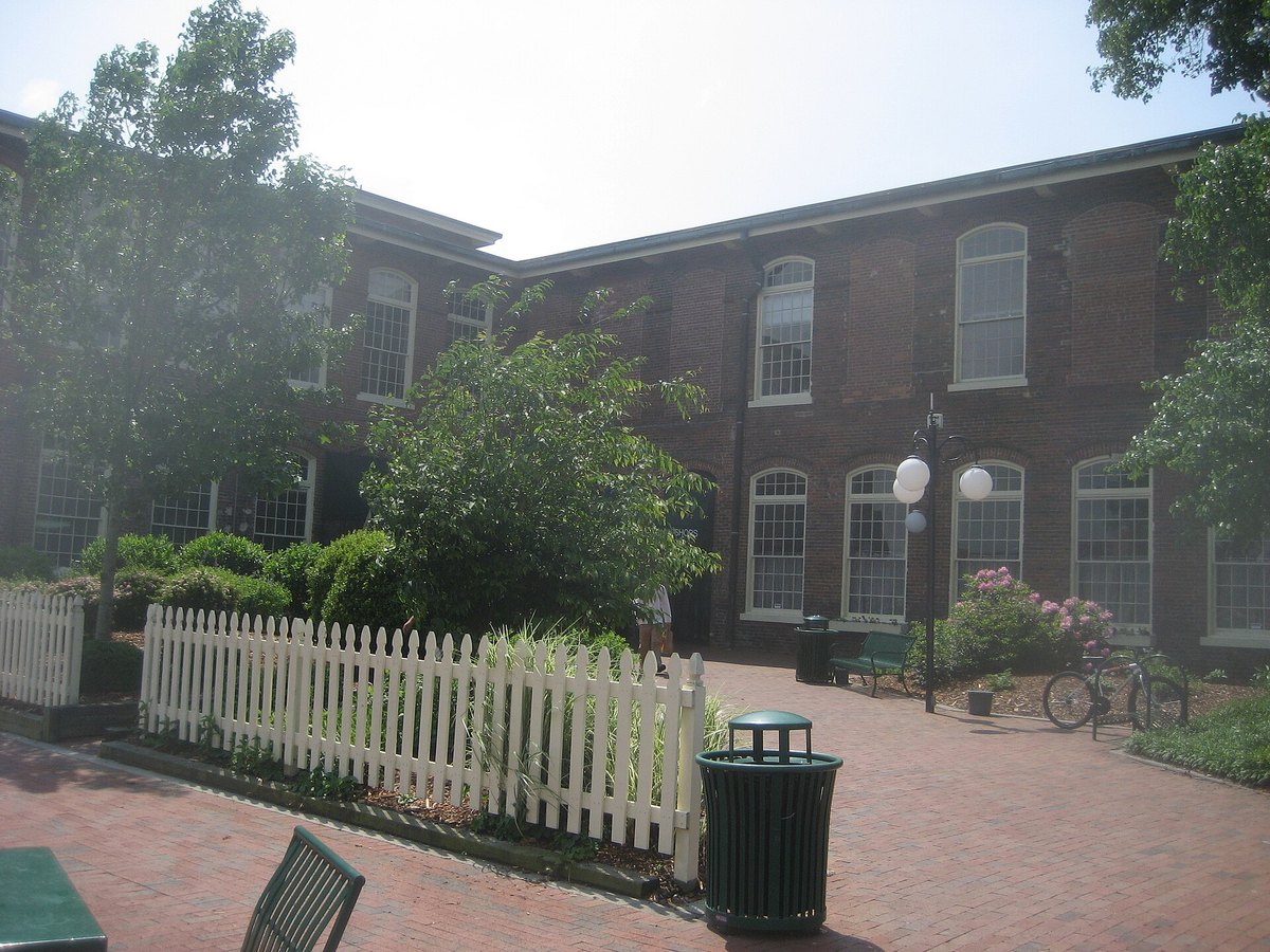 Former Durham Hosiery mill, now Carr Mill Mall, Carrboro, photograph uploaded 2007
